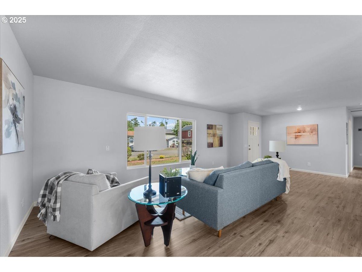Listing photo 5 of 25, 6704 SE NEHALEM ST, Portland, OR, 97206