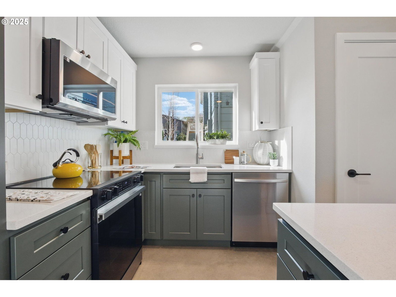 Listing photo 4 of 23, 1123 SE Rhone ST #B, Portland, OR, 97202