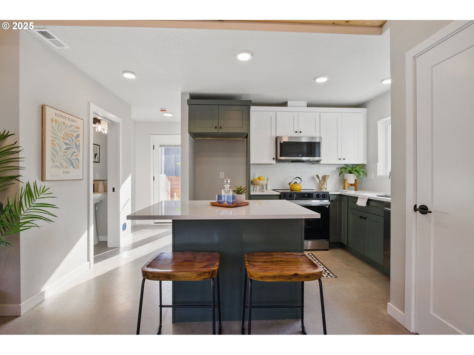 Listing photo 5 of 23, 1123 SE Rhone ST #B, Portland, OR, 97202