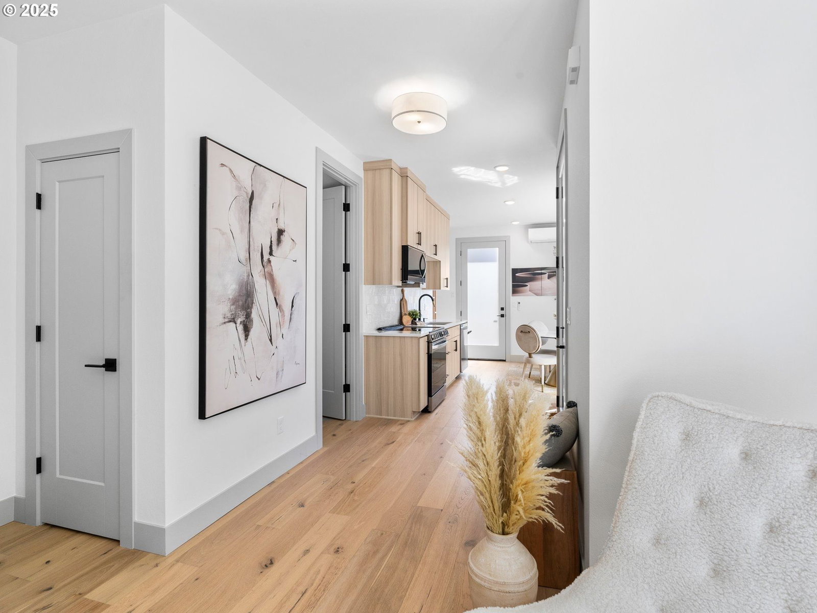 Listing photo 5 of 17, 2081 SE Harold ST #1, Portland, OR, 97202