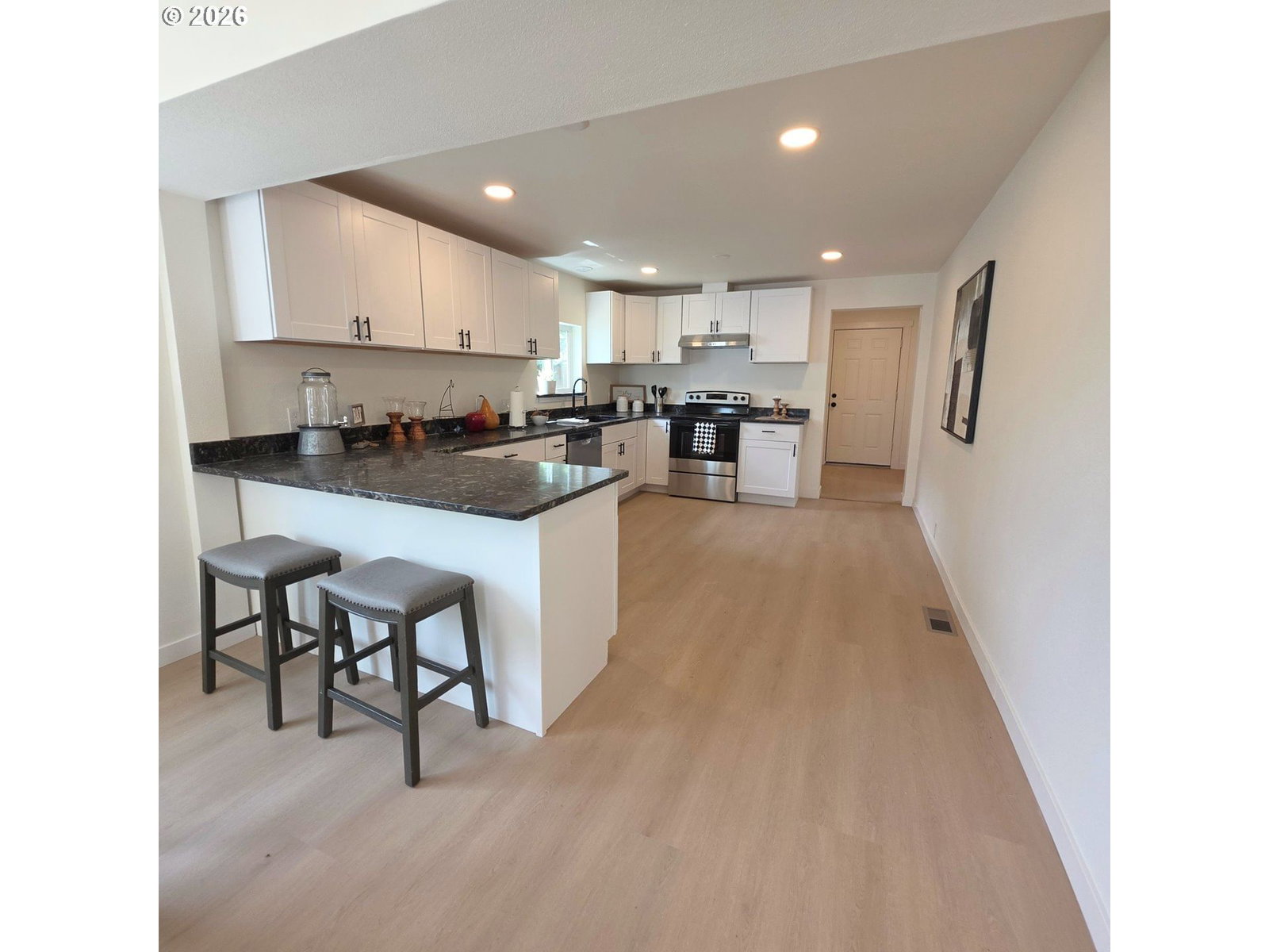 Listing photo 4 of 36, 4245 SE 89TH AVE, Portland, OR, 97266