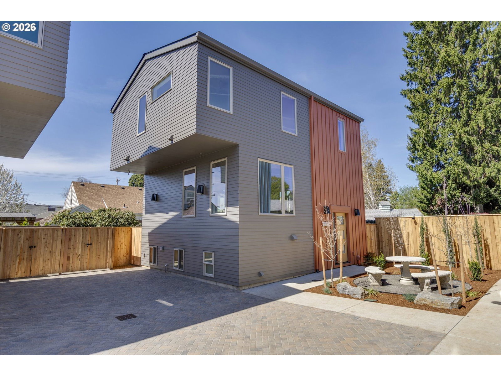 Listing photo 4 of 34, 5353 SE STARK ST, Portland, OR, 97215