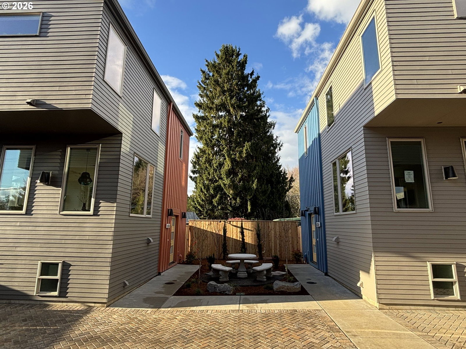 Listing photo 5 of 34, 5353 SE STARK ST, Portland, OR, 97215