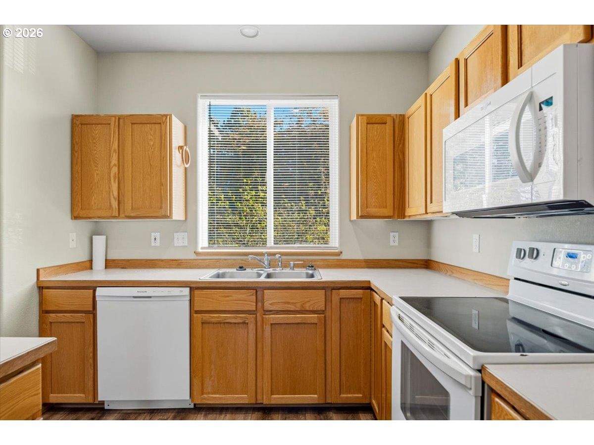 Listing photo 4 of 20, 1085 GOLDEN PHEASANT DR, Redmond, OR, 97756