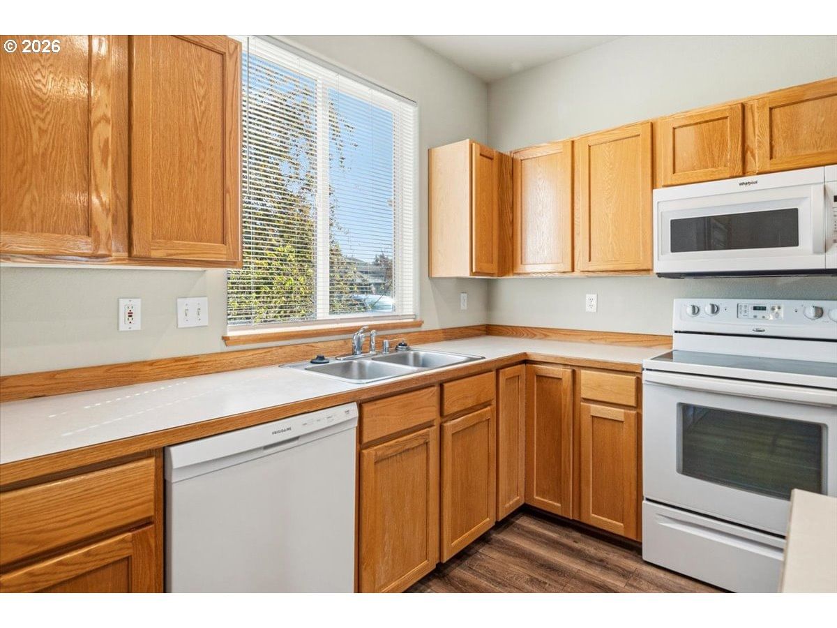 Listing photo 5 of 20, 1085 GOLDEN PHEASANT DR, Redmond, OR, 97756