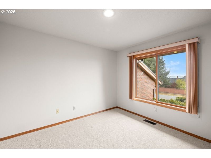 Listing photo 4 of 42, 15565 SW ROSHAK RD, Portland, OR, 97224
