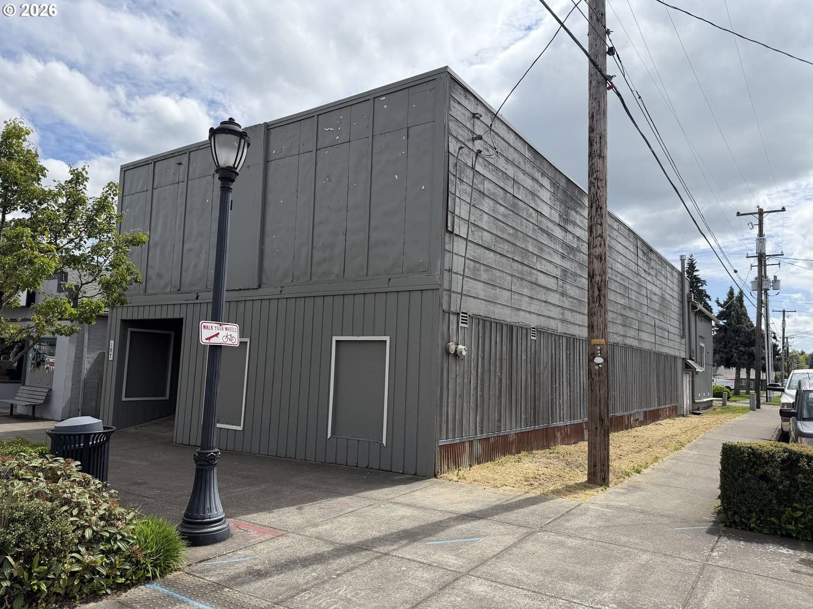 Listing photo 1 of 6