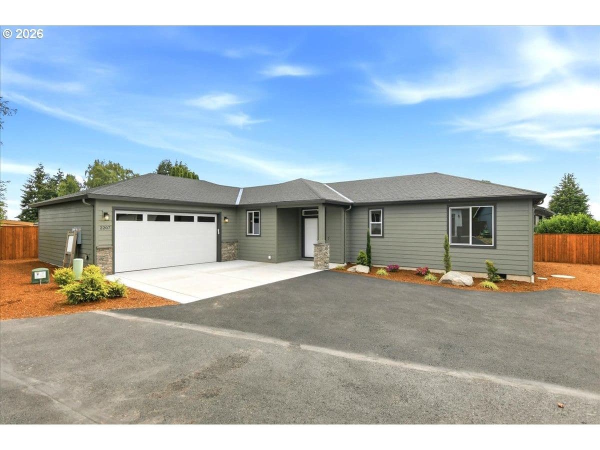 Listing photo 1 of 6